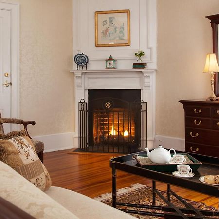 Inn At Warner Hall Gloucester Ngoại thất bức ảnh