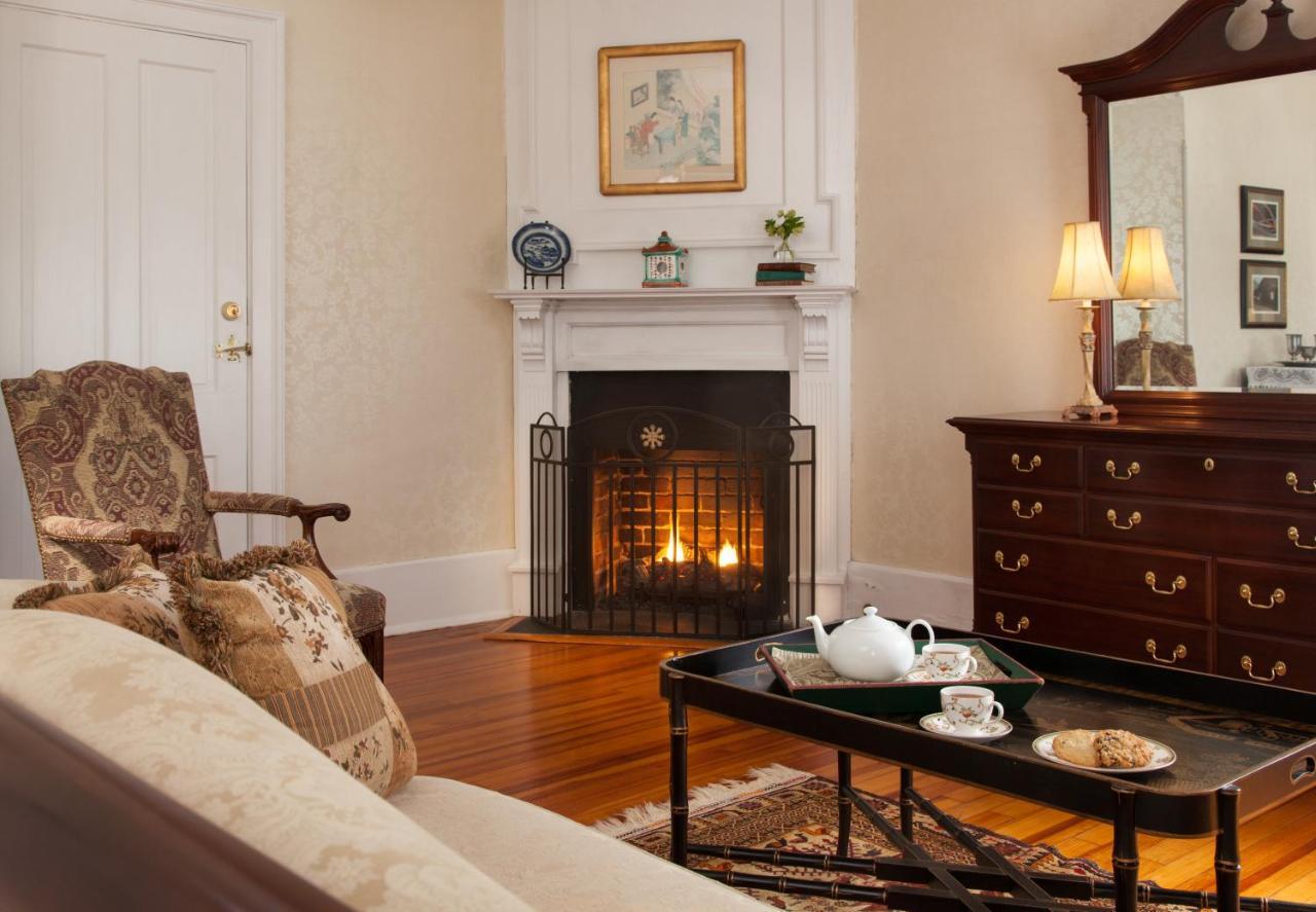 Inn At Warner Hall Gloucester Ngoại thất bức ảnh