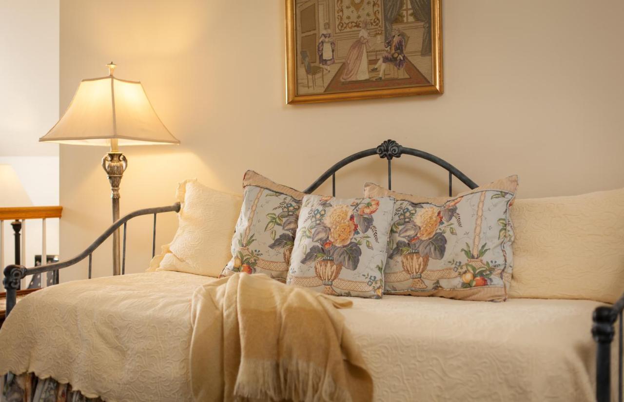 Inn At Warner Hall Gloucester Ngoại thất bức ảnh